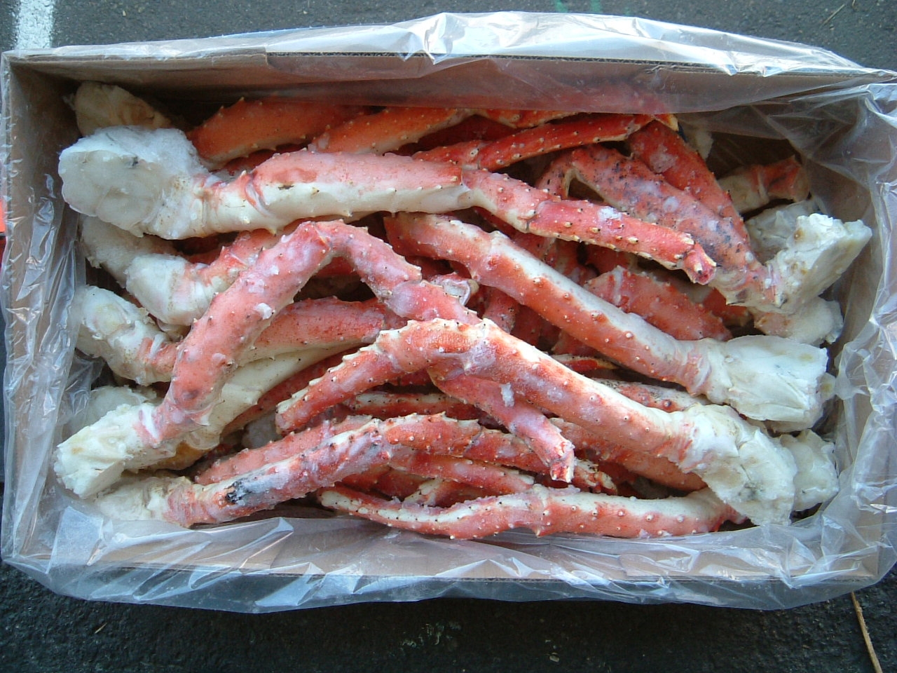Frozen Seafood 14 to 17 Count Red King Crab Leg and Claw, 20 Pound.