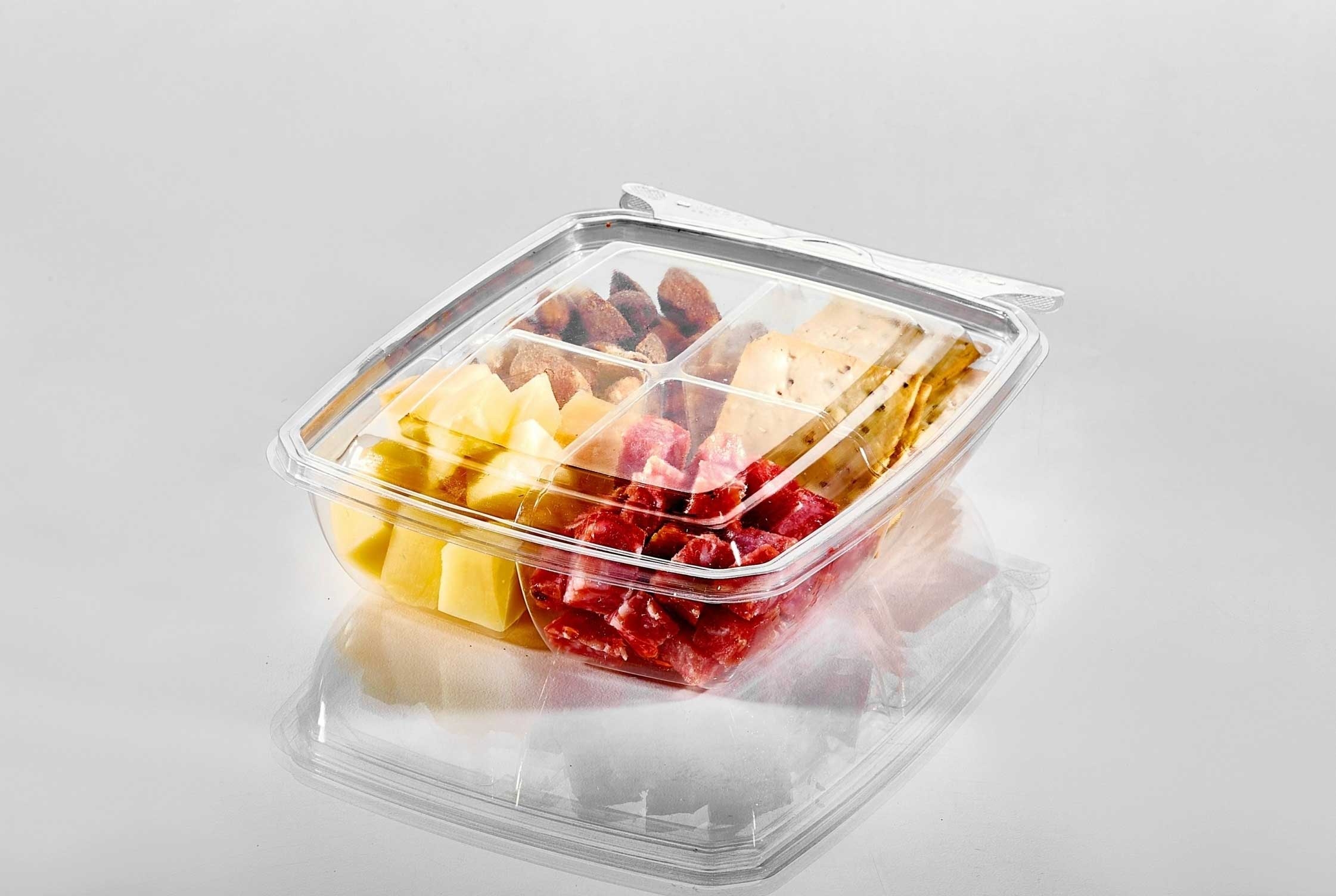 Lacerta Clear Polyethylene Terephthalate 4 Compartment Snack Container with Lid Only -- 260 per case