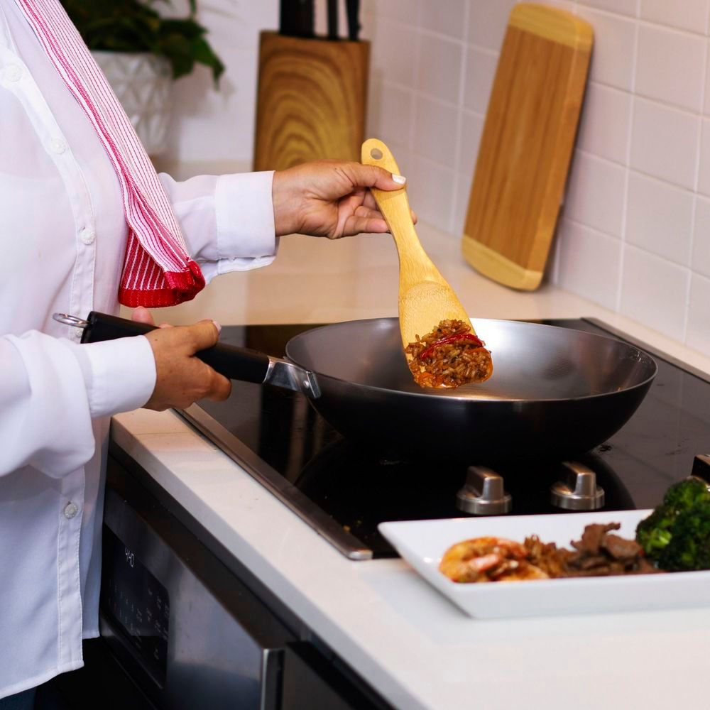 Joyce Chen Professional Series Carbon Steel Stir Fry Pan With Phenolic Handle, 12 Inch
